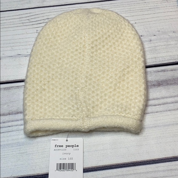 FREE PEOPLE DREAMLAND KNIT BEANIE IN INVORY - Picture 2 of 4